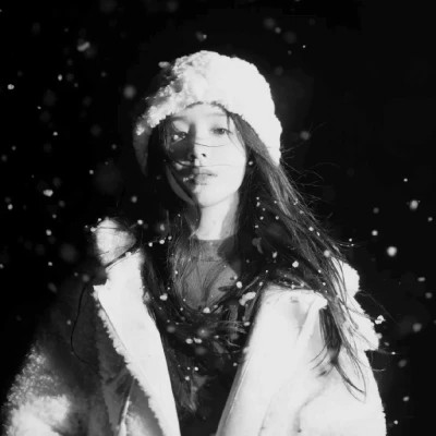 女生黑白高级感图片头像