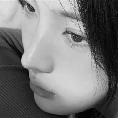 女生黑白高级感图片头像