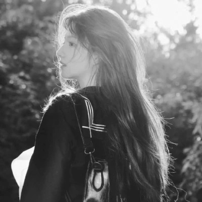 女生黑白高级感图片头像