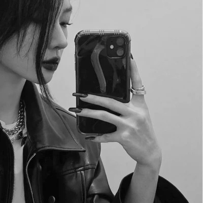 女生黑白高级感图片头像