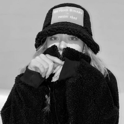 女生黑白高级感图片头像