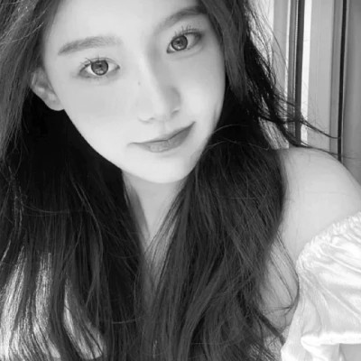 女生黑白高级感图片头像