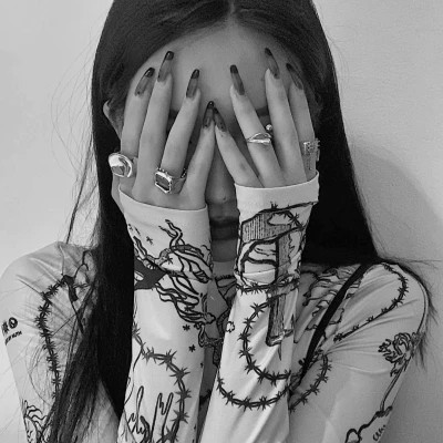 女生黑白高级感图片头像