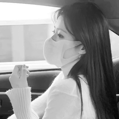 女生黑白高级感图片头像