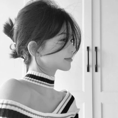 女生黑白高级感图片头像