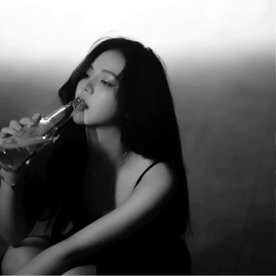 女生黑白高级感图片头像