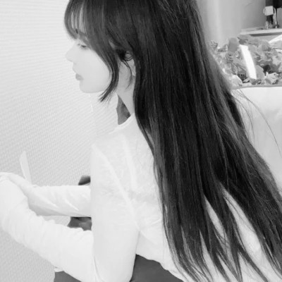 黑白美女头像时尚