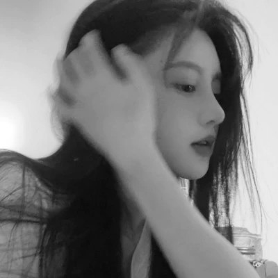 黑白美女头像时尚