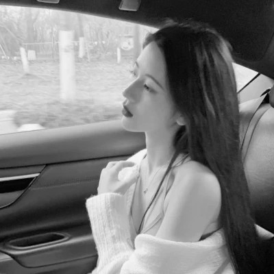 黑白美女头像时尚