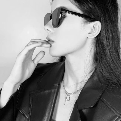 黑白美女头像时尚