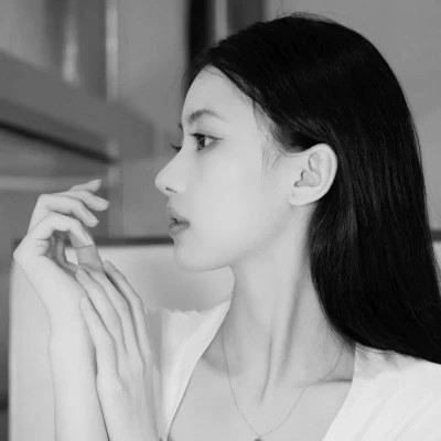 黑白美女头像时尚