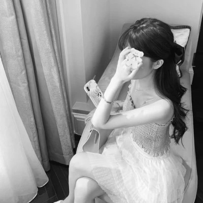 黑白美女头像时尚