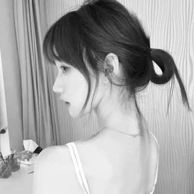 黑白美女头像时尚