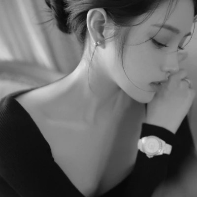 黑白美女头像时尚