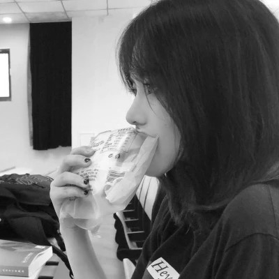 黑白美女头像时尚