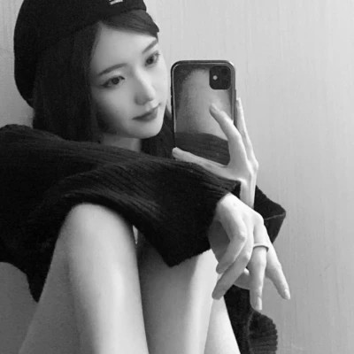 黑白美女头像时尚