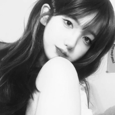 黑白美女头像时尚