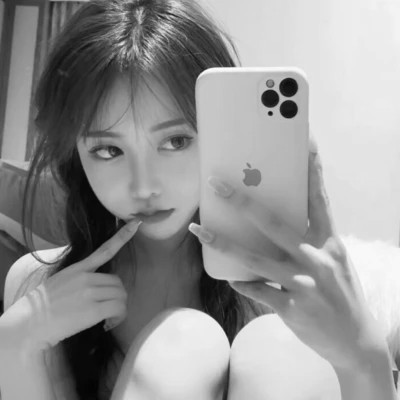 黑白美女头像时尚