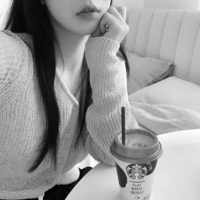 黑白高级感图片头像女