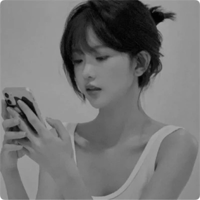 黑白高级感图片头像女
