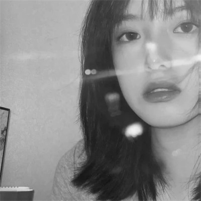 黑白高级感图片头像女