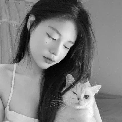 黑白高级感图片头像女