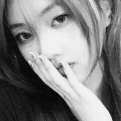 黑白高级感图片头像女