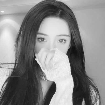 黑白高级感图片头像女