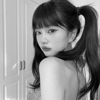黑白高级感图片头像女