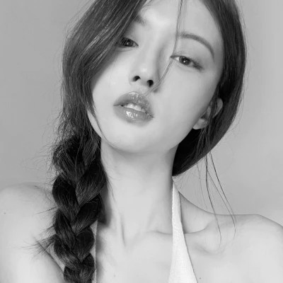 黑白高级感图片头像女