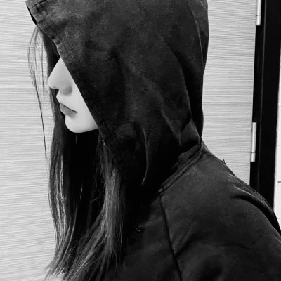 黑白高级感图片头像女