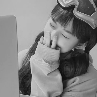 女生微信头像黑白简单大方