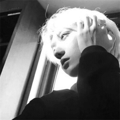 头像男深沉成熟