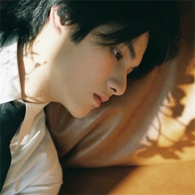 头像男深沉成熟