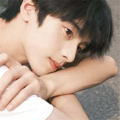 头像男深沉成熟