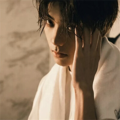 头像男深沉成熟