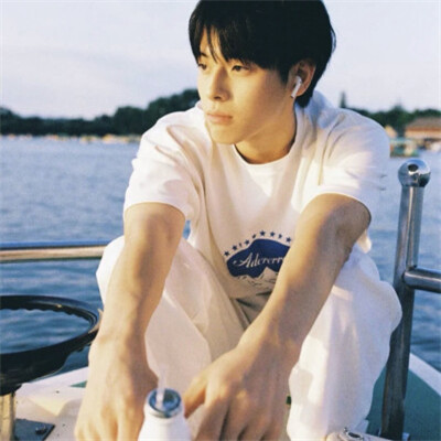 头像男深沉成熟