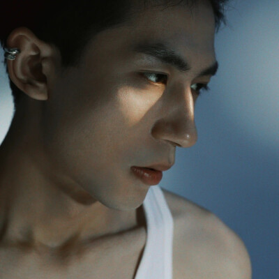 头像男深沉成熟