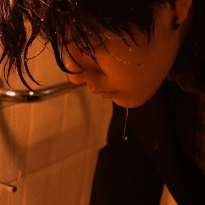男生头像低调沉稳
