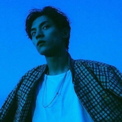 男生头像低调沉稳