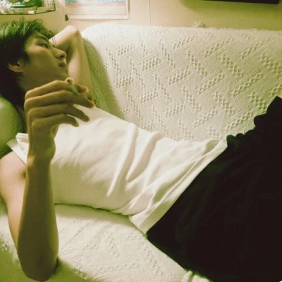 男生头像低调沉稳