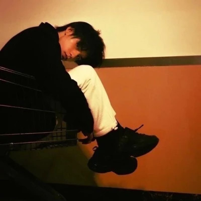 男生头像低调沉稳