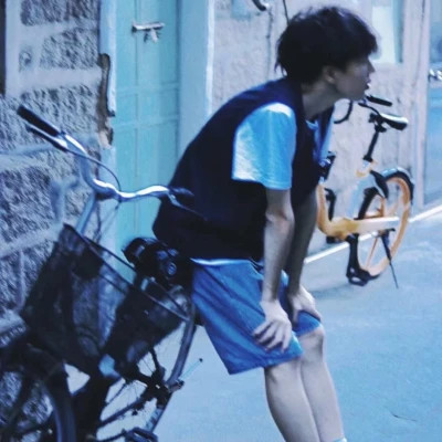 男生头像低调沉稳