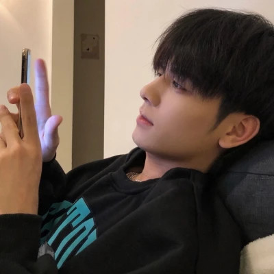 男生头像低调沉稳