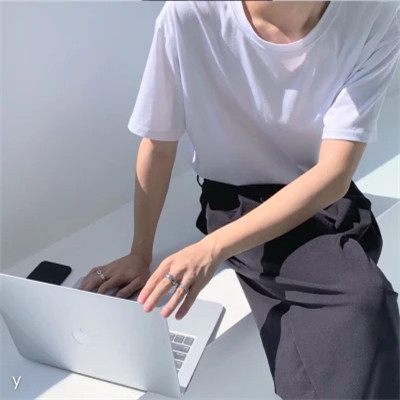 男生头像低调沉稳