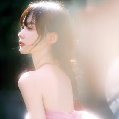 露背露肩女生头像唯美图片