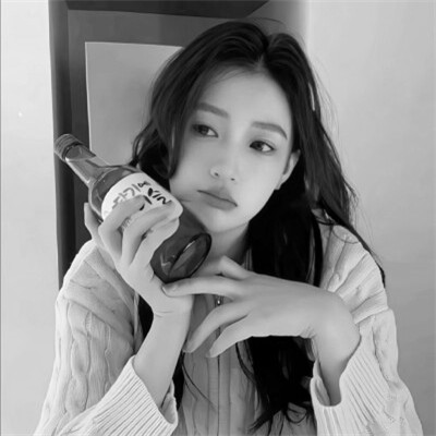 头像女生黑白真人高级干净