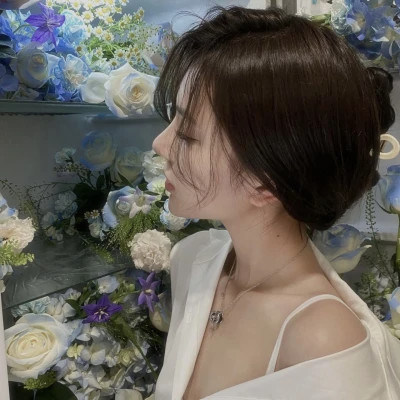 2025最火女生头像侧脸高级图片