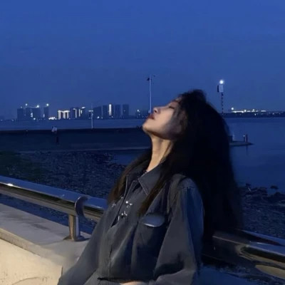 2025最火女生头像侧脸高级图片