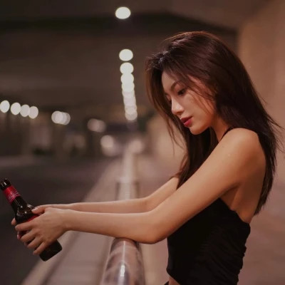 2025最火女生头像侧脸高级图片